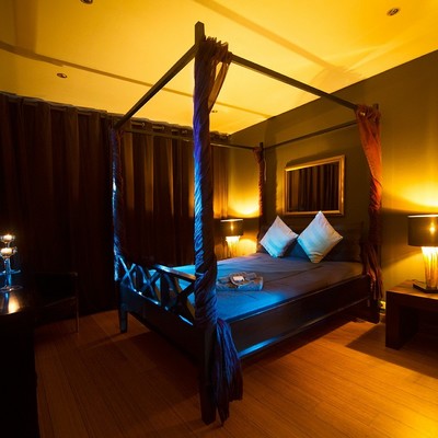 Luxury and comfort in the yellow room